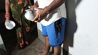 Pados Wali Bhabhi Ko Choda Dudh Lene Ke Bahane Se – XXx Sex