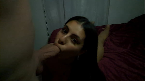 Mi novia me calienta y me la chupa desnuda